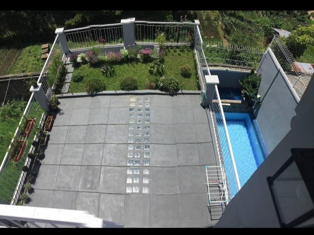 Villa 360 Lembang Exteriör bild